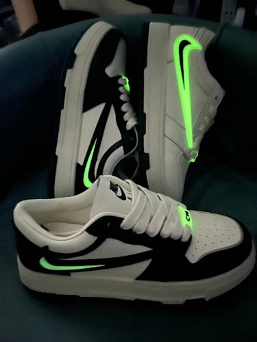 NIKE 4a+  32$    9586-T