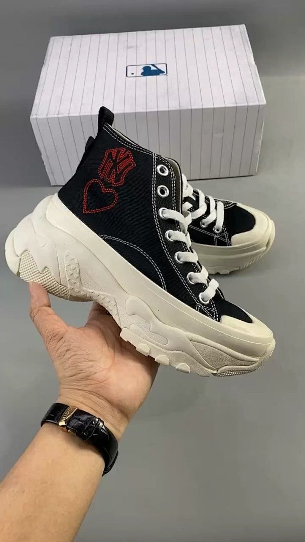 Converse Run Star $51.94    8500-T