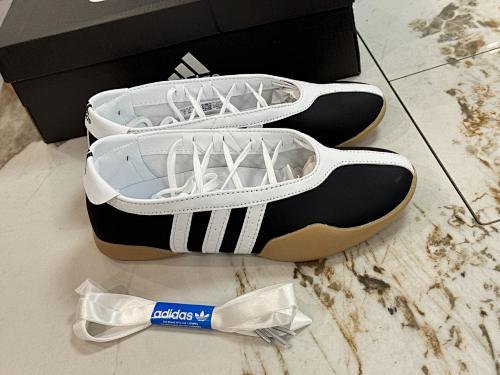 ADIDAS 59.99$    10681-T