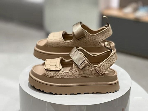 UGG  68.9$    11062-T