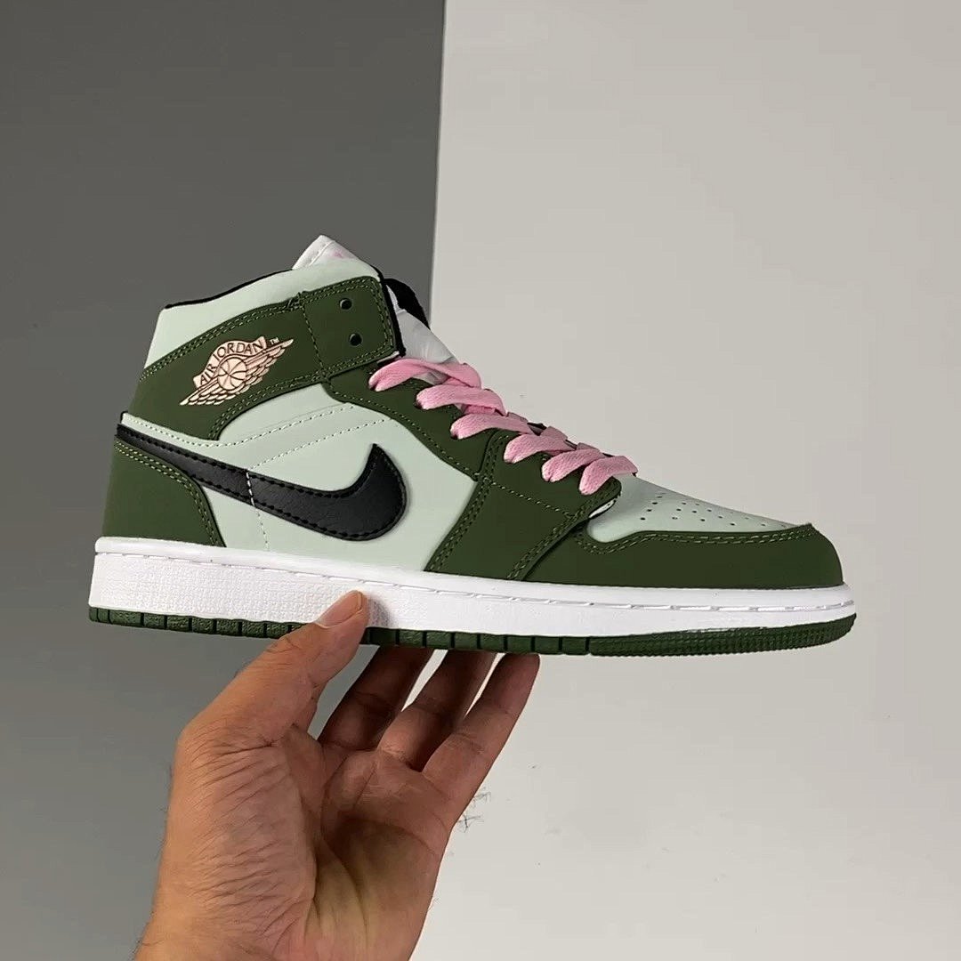 Air Jordan 1 $45.94    8512-T