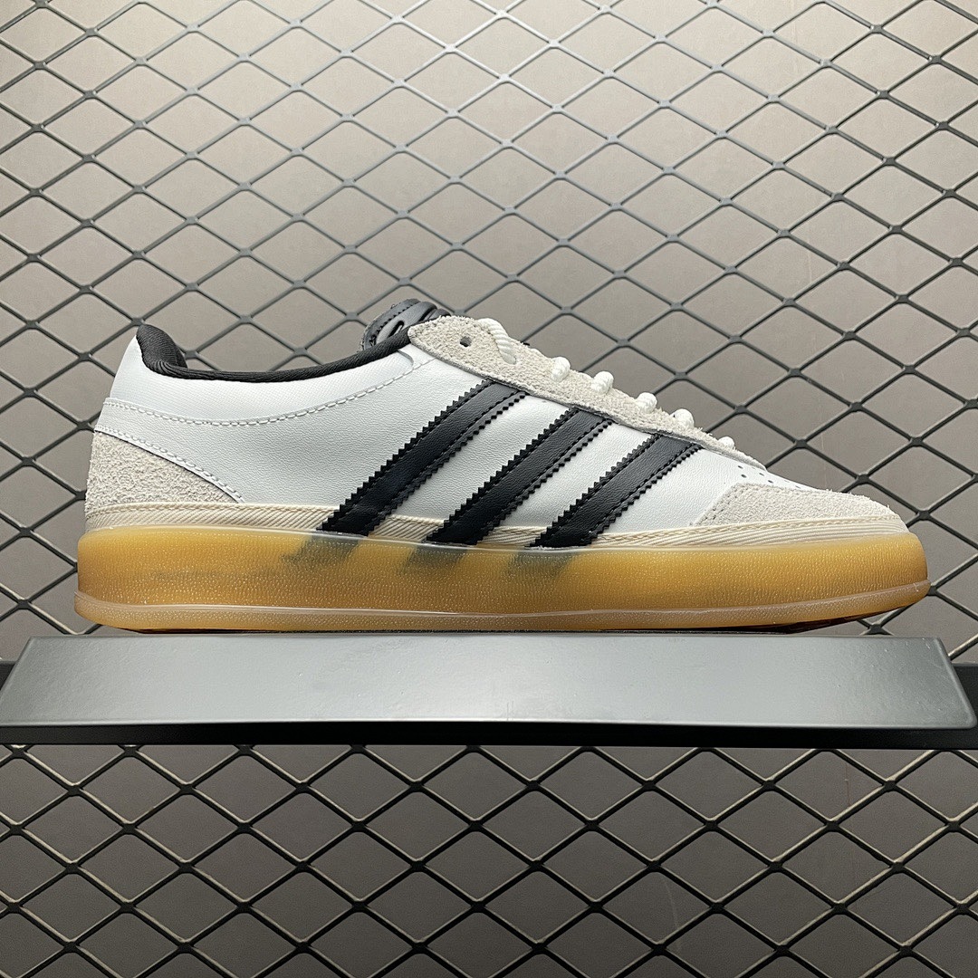 ADIDAS 59.99$    10359-T