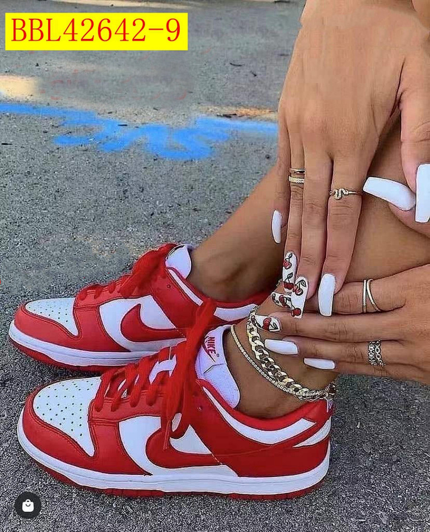 NIKE SB DUNK 110  42$     9457-T