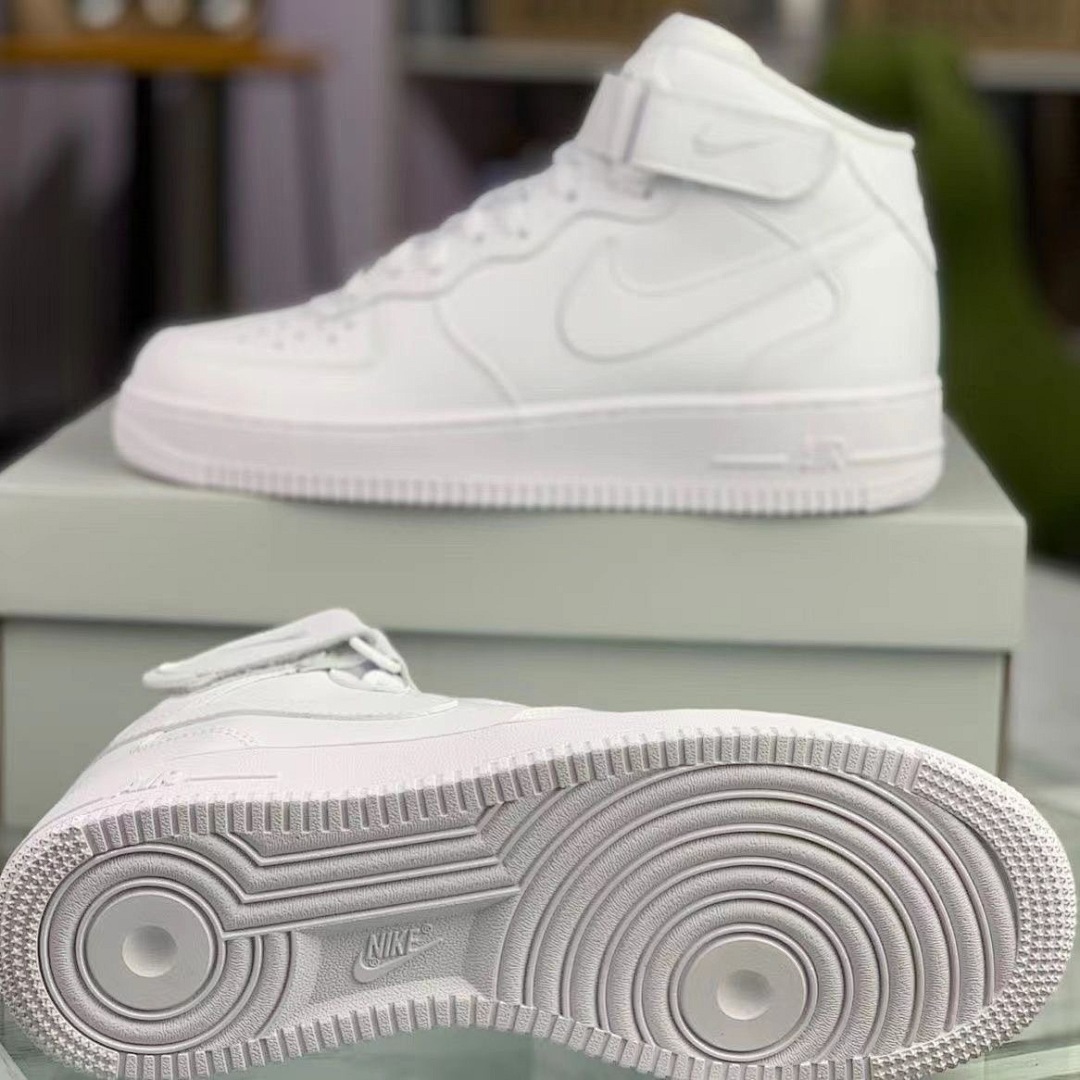 NIKE 42.11$  code 351-9823-T