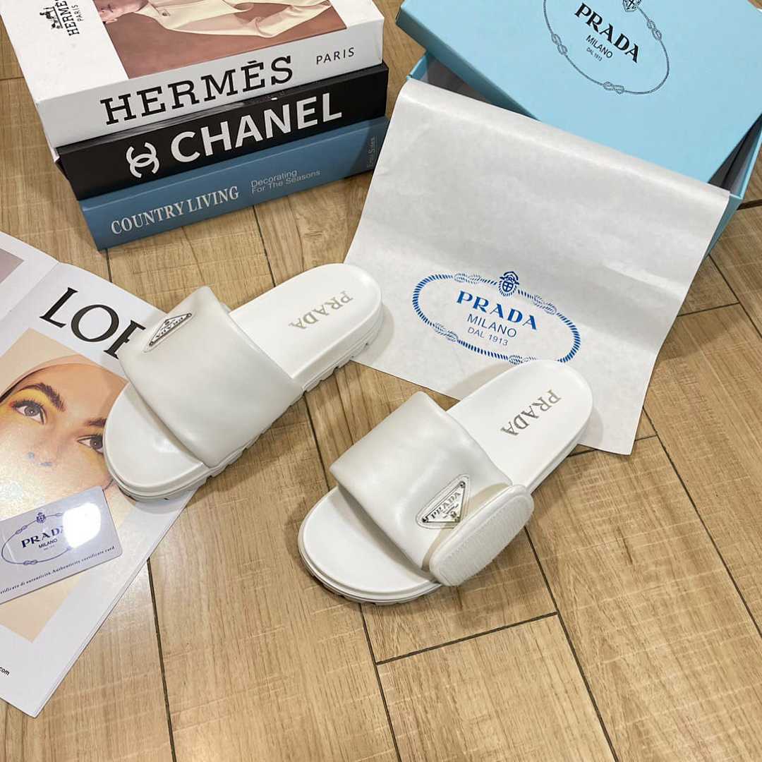 449-9234-T    42.25$ PRADA