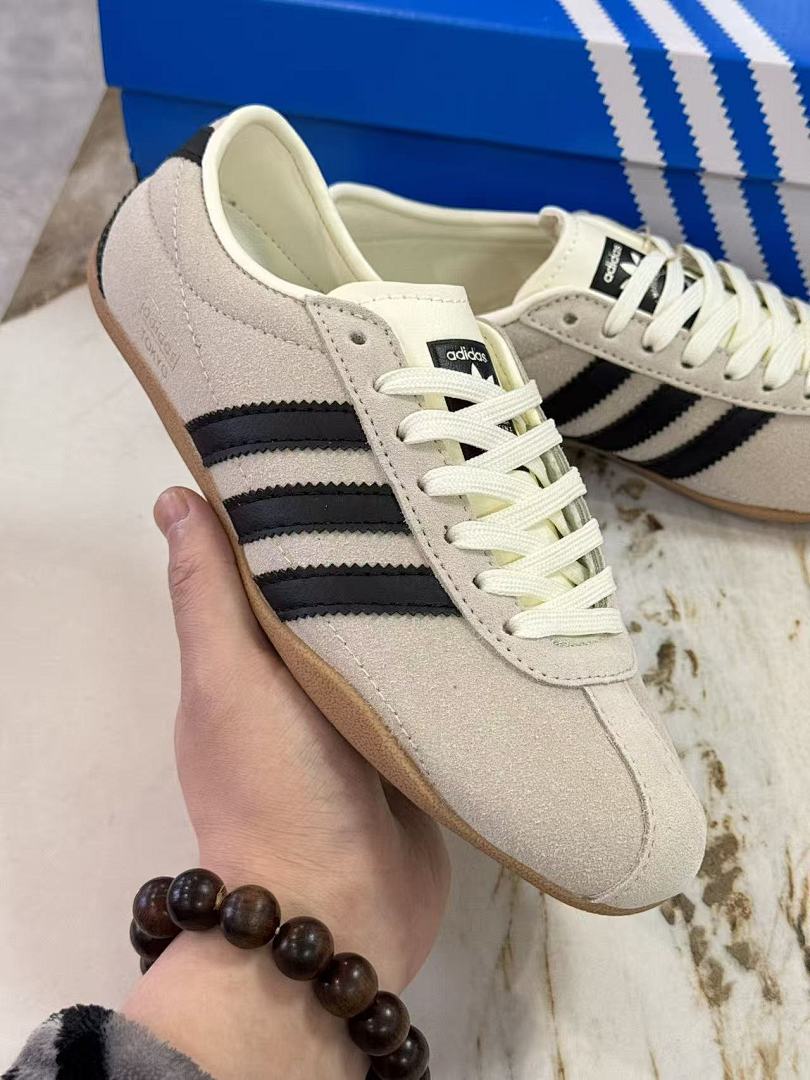 ADIDAS 68$    11075-T