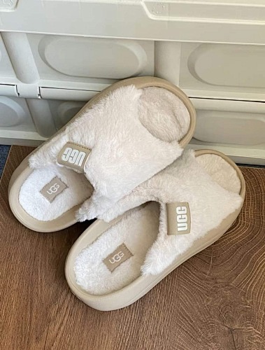 UGG TOP 2023 5A+ 45.88$    9565-T