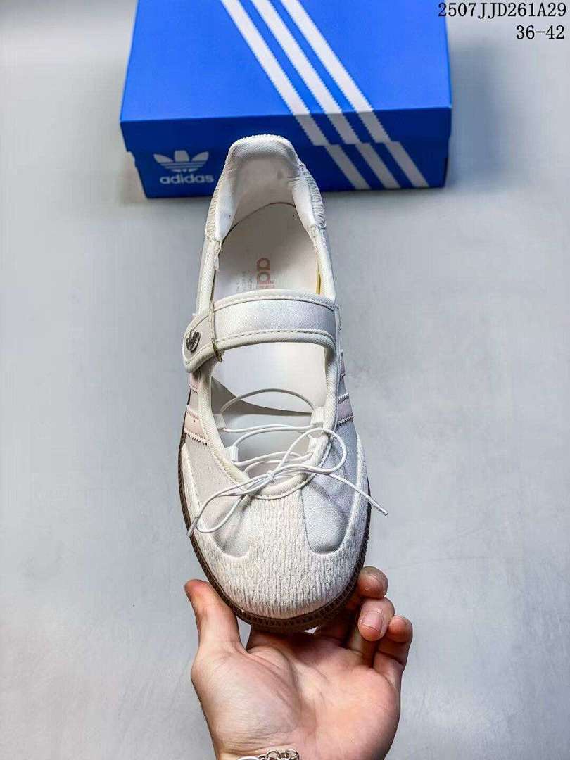 ADIDAS 56.8$    10741-T