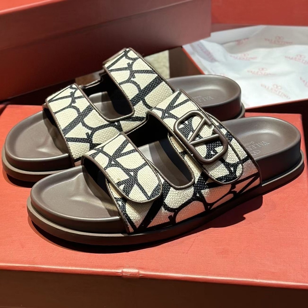 Valentino 43.99$    449-10436-T