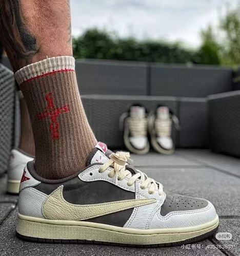 NIKE AJ duck 62.99$    11055-T