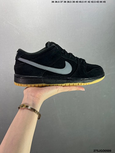 NIKE SB DUNK 49.99$   351-10339-T