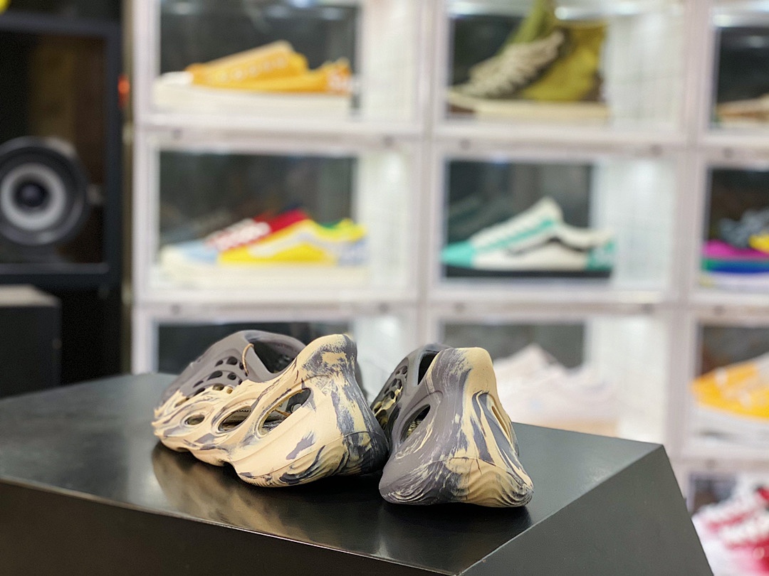 Adidas Yeezy Foam RNNR MXT Moon · 3461 — תמונה 25