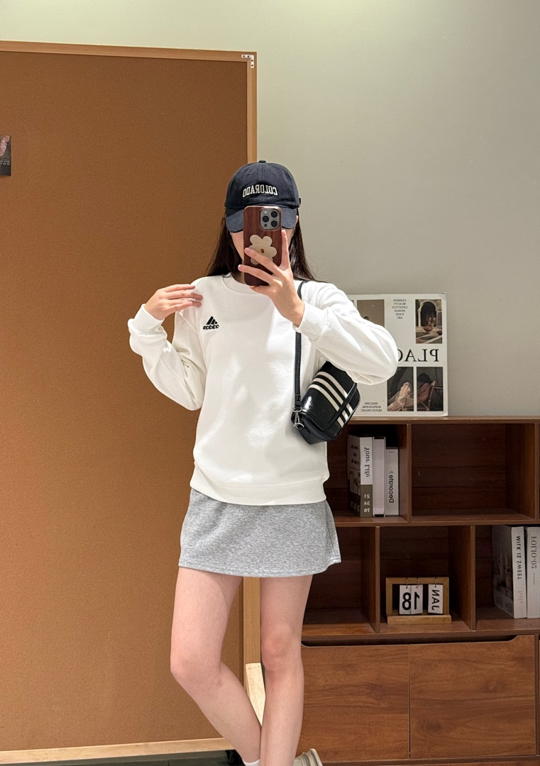 Adidas — סווטשירט · A2825 — תמונה 18