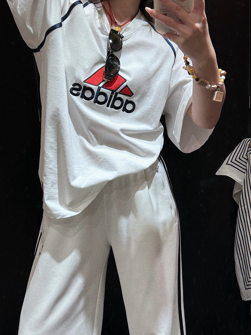 Adidas Badge of Sport Tee · A3254 — תמונה 9