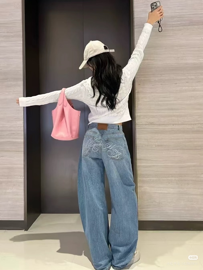 Alexander Wang Crystal Cursive Logo Blow Up · A3337 — תמונה 5