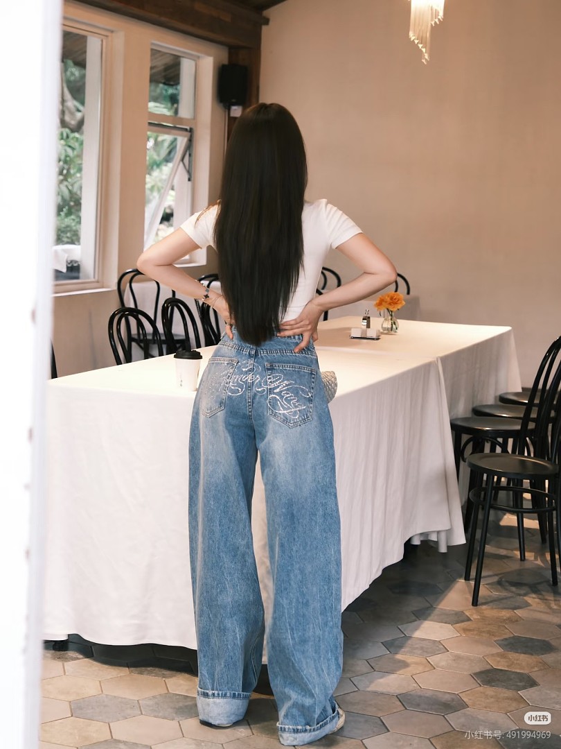 Alexander Wang Crystal Cursive Logo Blow Up · A3337 — תמונה 6