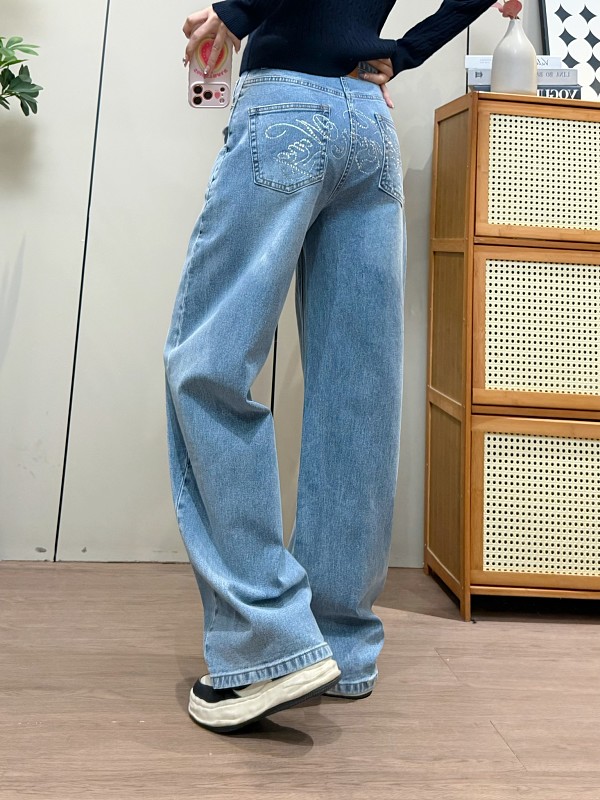 Alexander Wang Crystal Cursive Logo Blow Up · A3337