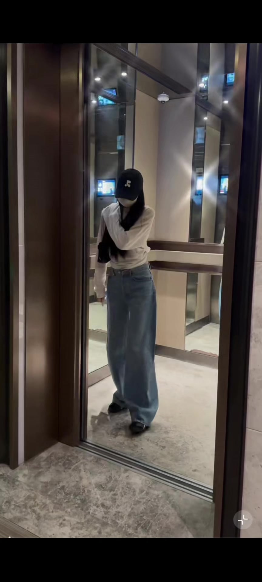 Alexander Wang Crystal Cursive Logo Blow Up · A3337 — תמונה 2