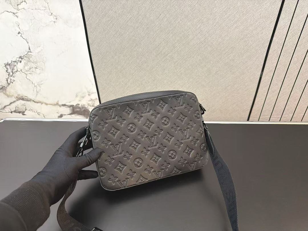 Louis Vuitton Trio Messenger Monogram Shadow · ZT13684 — תמונה 8
