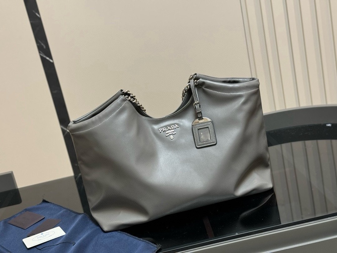 Prada Soft Calf Chain Tote · ZT13660 — תמונה 13