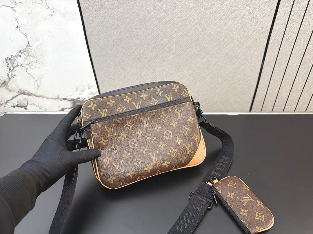 Louis Vuitton Trio Messenger Monogram Shadow · ZT13684 — תמונה 11