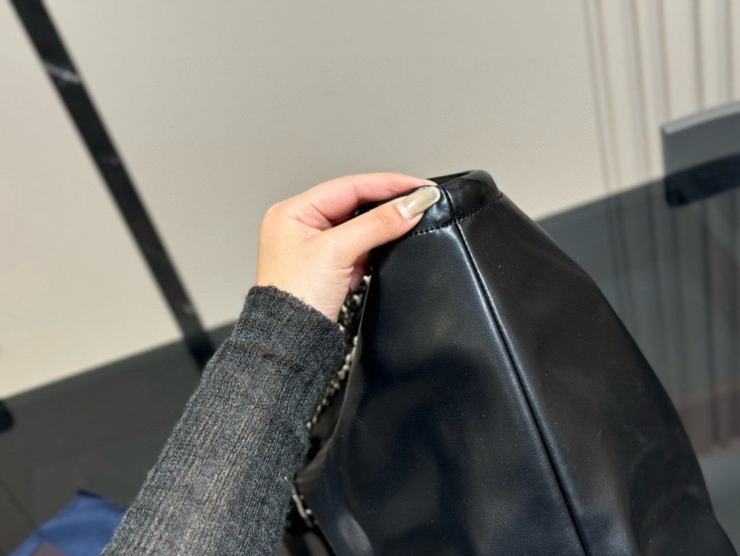Prada Soft Calf Chain Tote · ZT13660 — תמונה 5