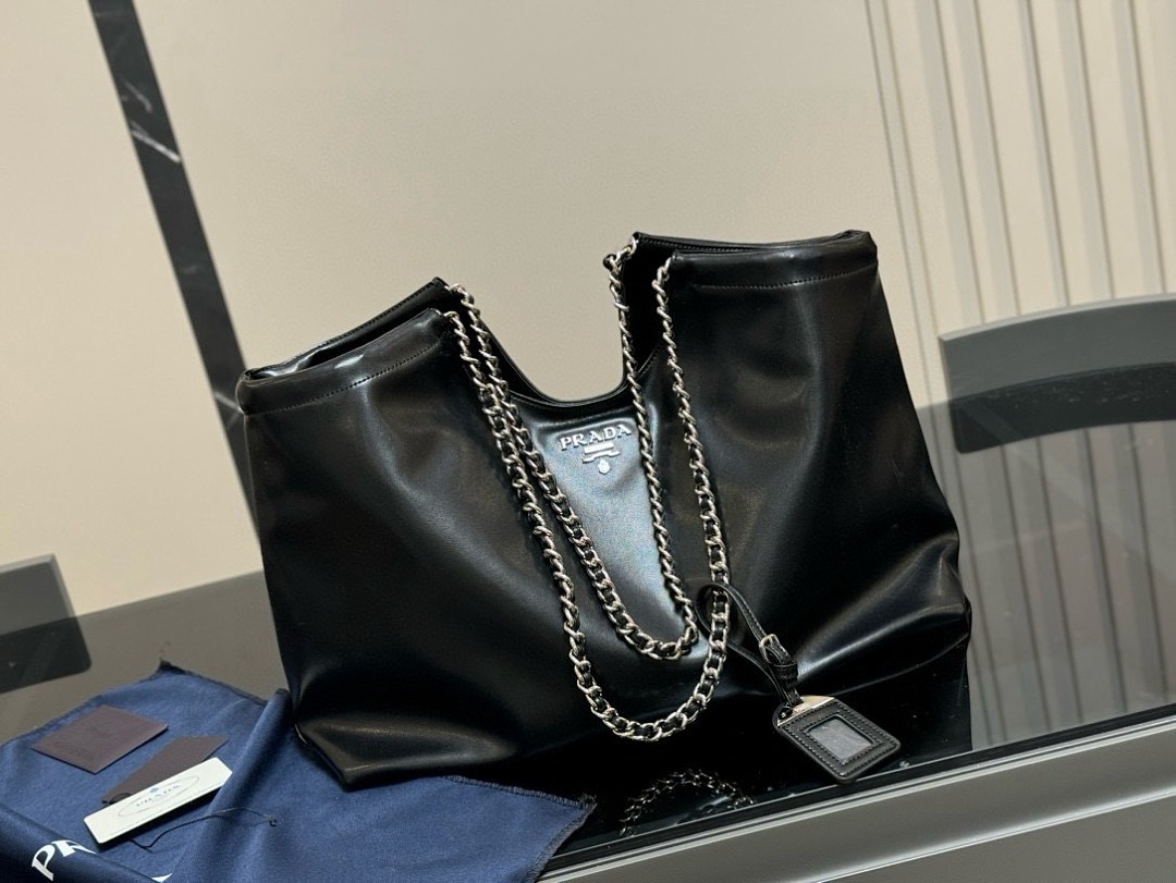 Prada Soft Calf Chain Tote · ZT13660 — תמונה 10