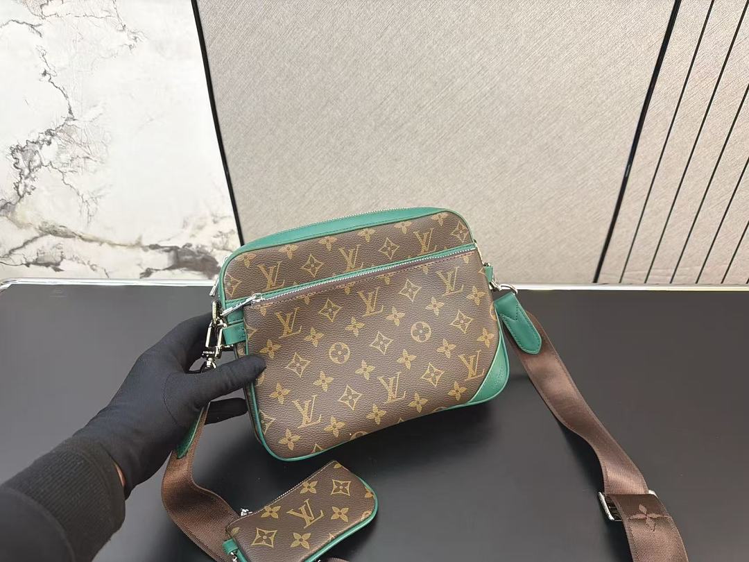 Louis Vuitton Trio Messenger Monogram Shadow · ZT13684 — תמונה 12