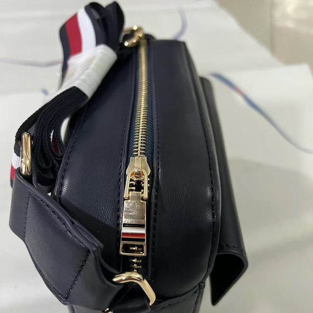 Tommy Hilfiger Signature Stripe Crossbody · ZT13753 — תמונה 5