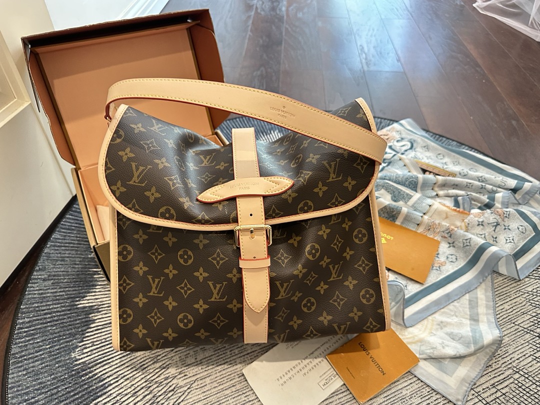 Louis Vuitton Saumur · ZT13996