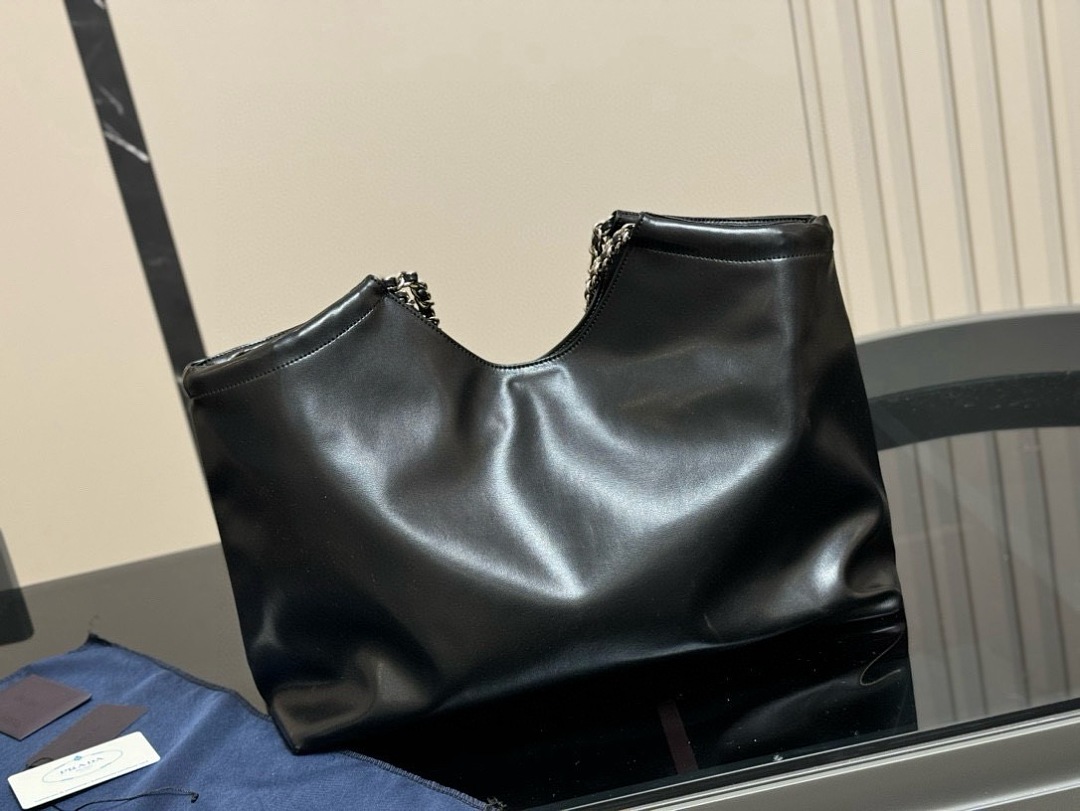 Prada Soft Calf Chain Tote · ZT13660 — תמונה 4