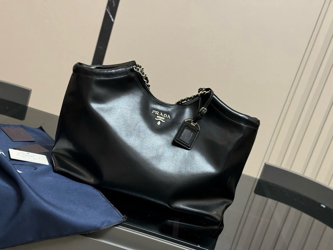 Prada Soft Calf Chain Tote · ZT13660 — תמונה 7