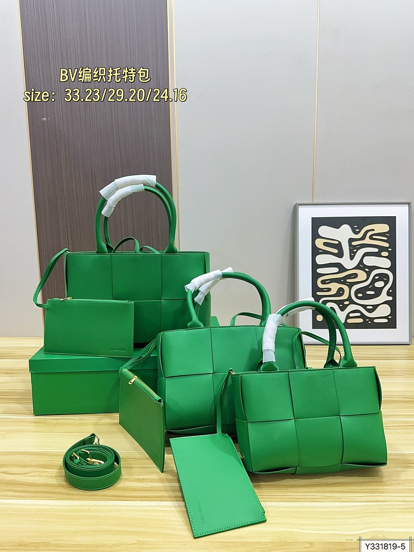 Bottega Veneta Arco Tote · ZT14238