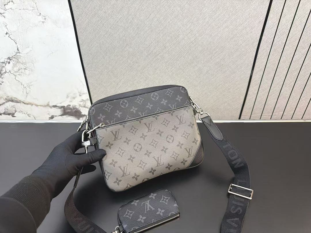 Louis Vuitton Trio Messenger Monogram Shadow · ZT13684 — תמונה 10