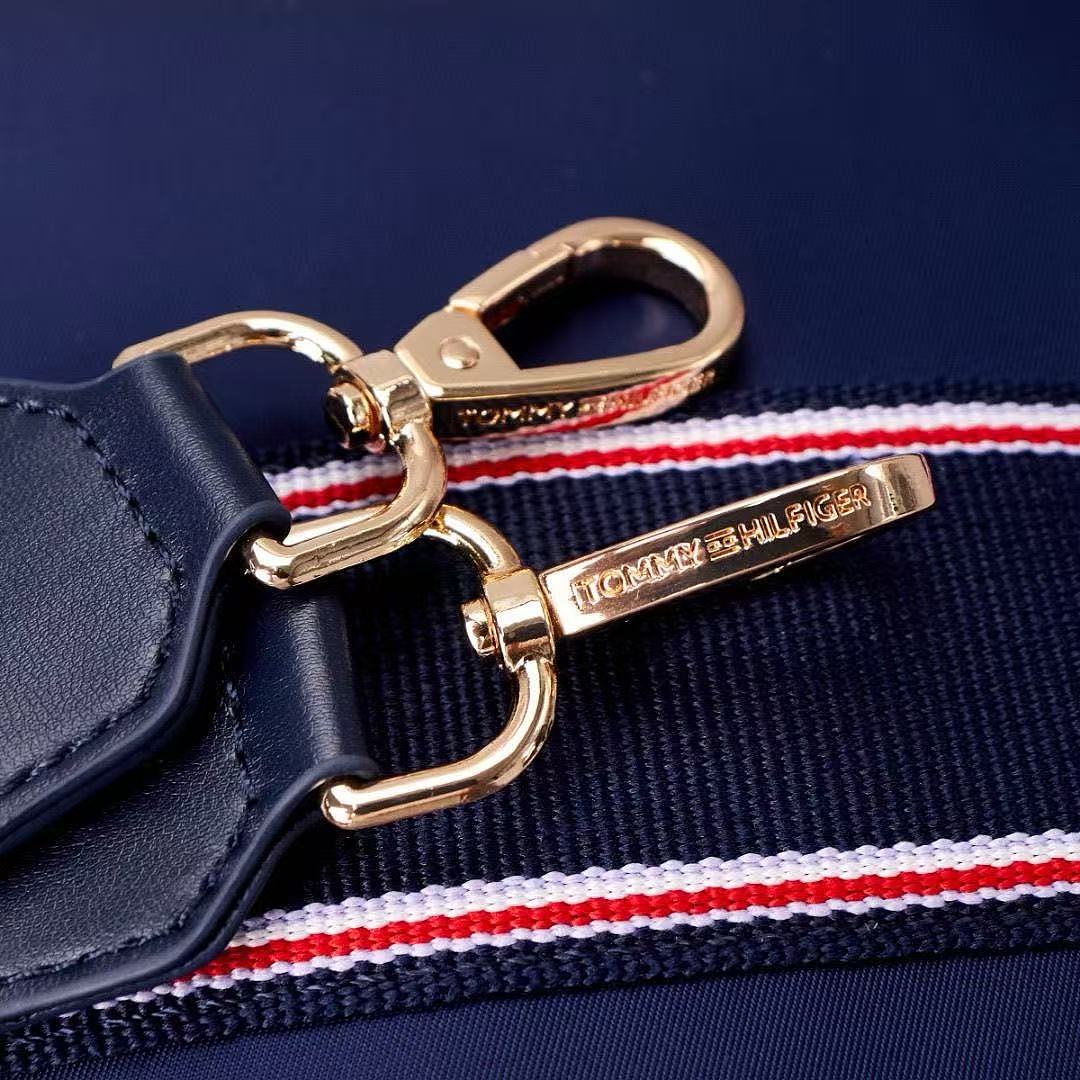 Tommy Hilfiger Signature Stripe Crossbody Bag · ZT13754 — תמונה 4