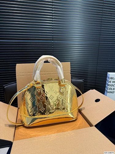 LV  HE8104