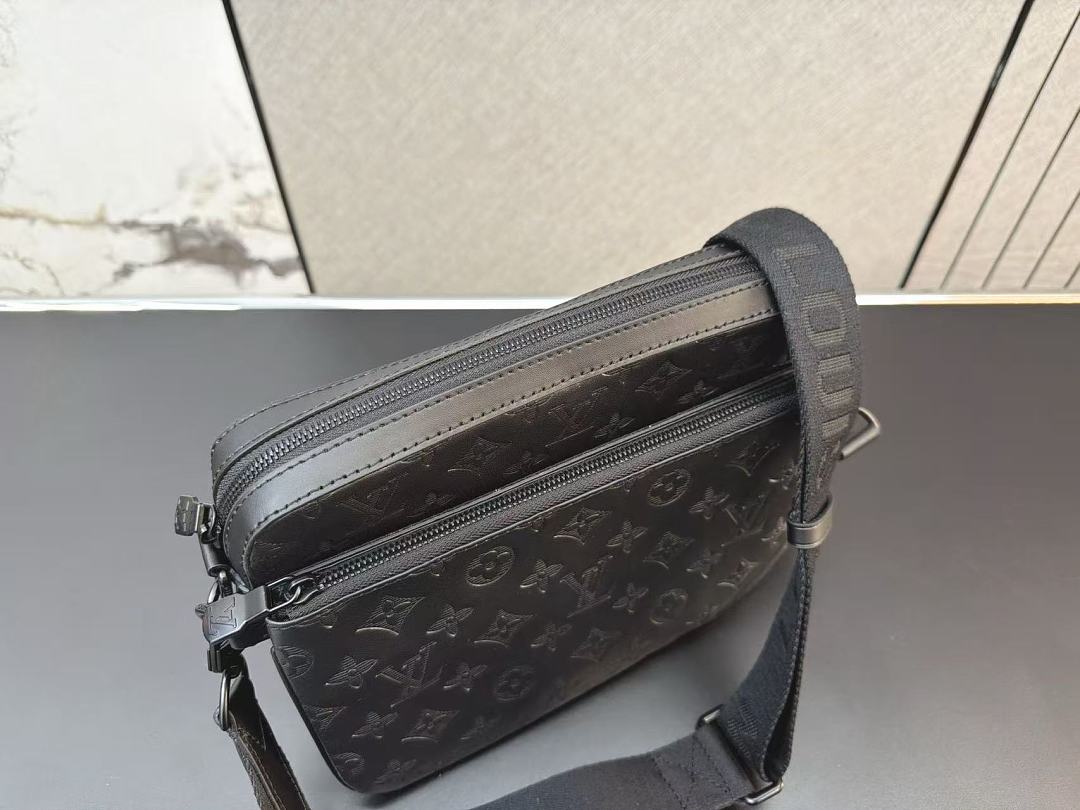 Louis Vuitton Trio Messenger Monogram Shadow · ZT13684 — תמונה 4