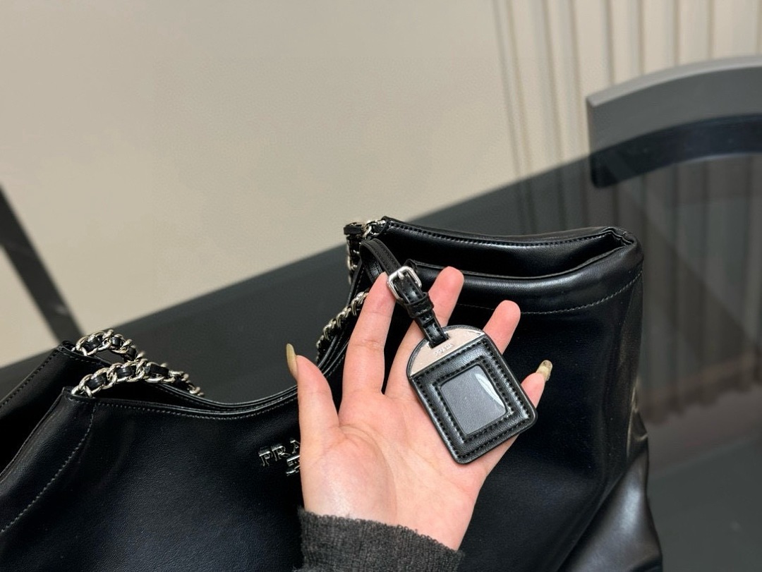Prada Soft Calf Chain Tote · ZT13660 — תמונה 6