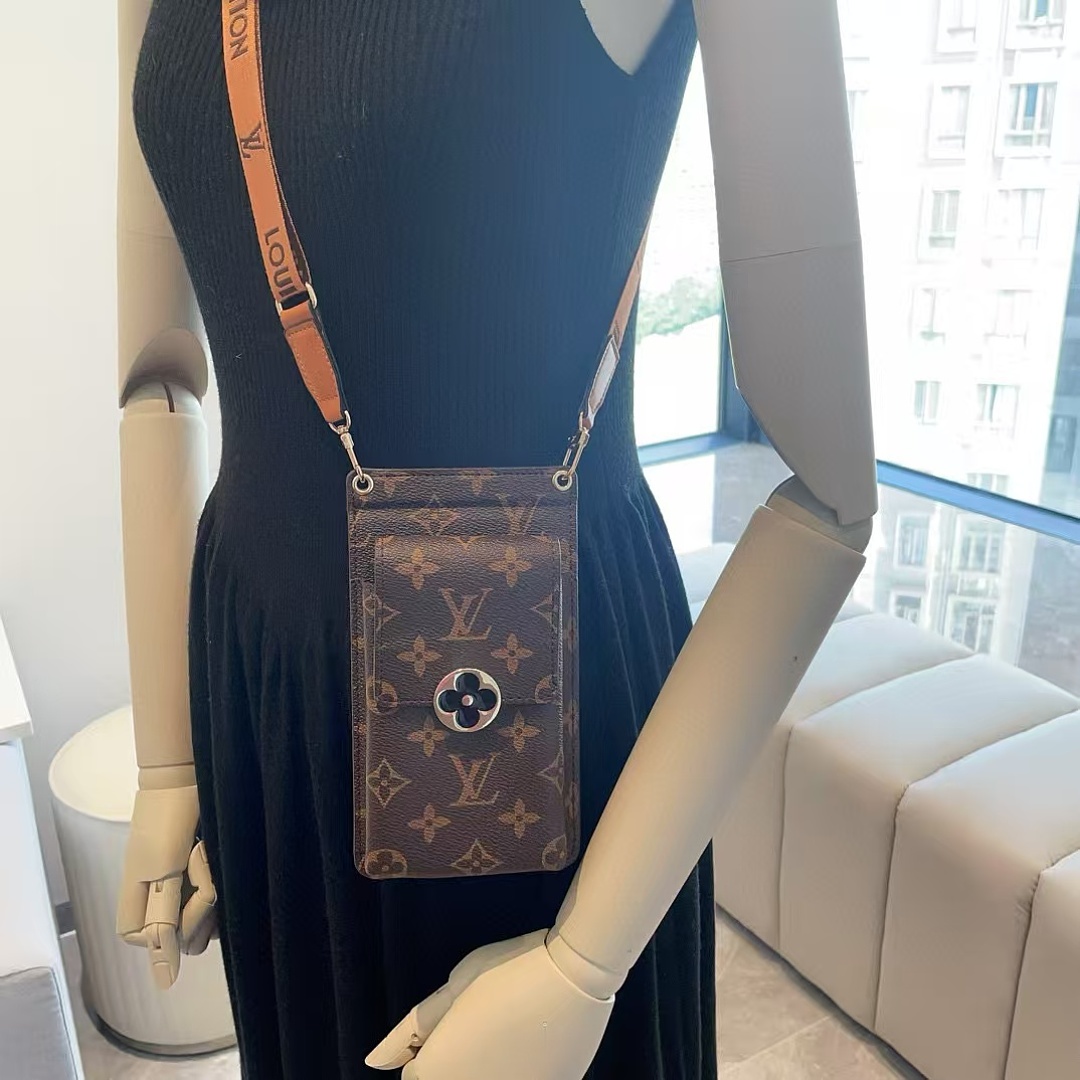 Louis Vuitton Phone Pouch Métis Monogram · ZT13871