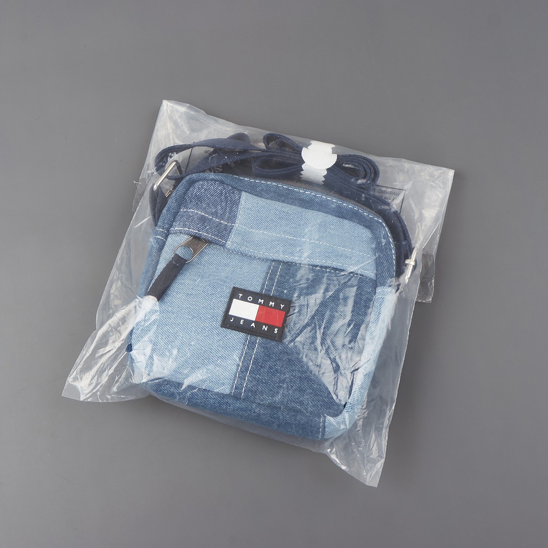 Tommy Jeans Denim Patchwork Reporter Bag · A3461 — תמונה 2