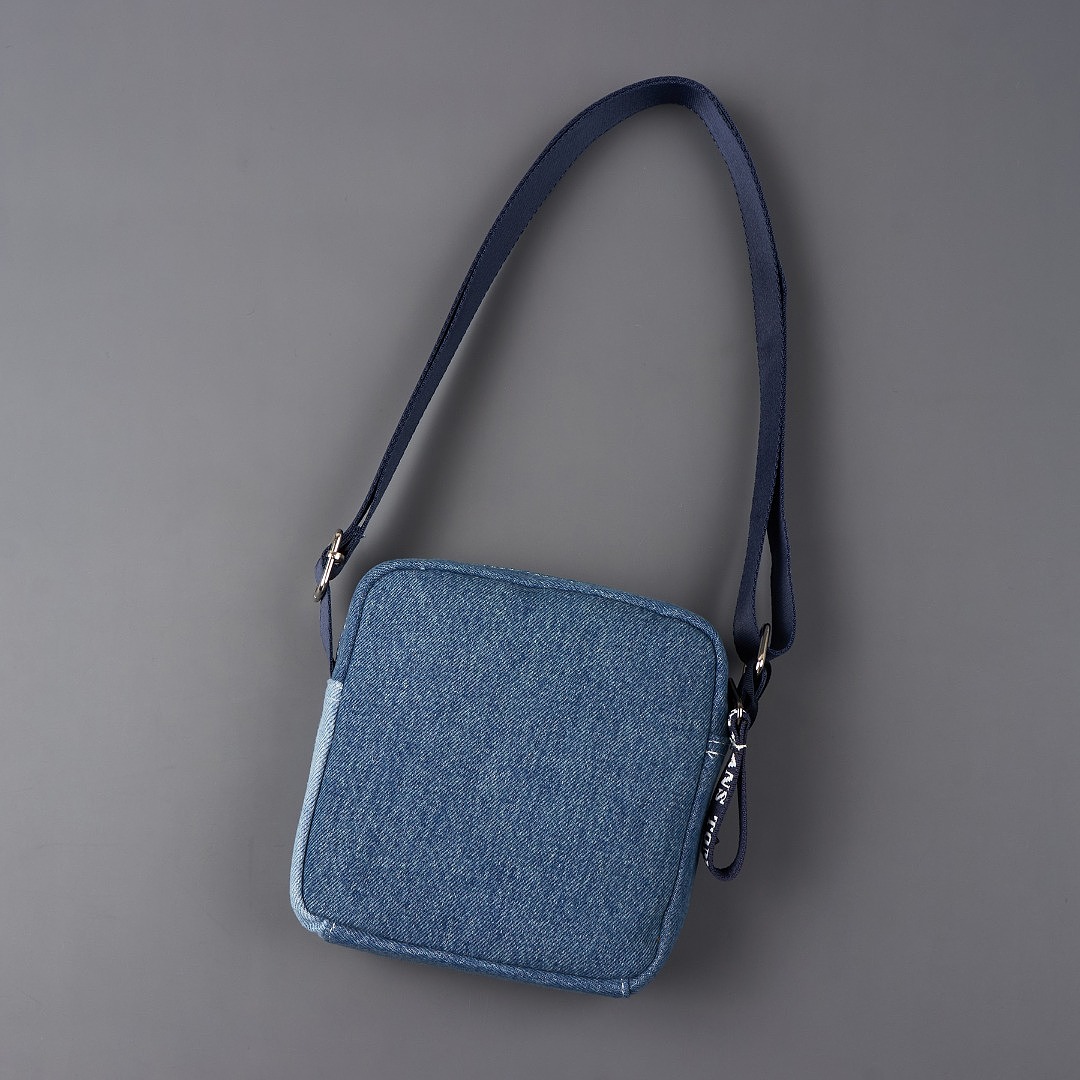 Tommy Jeans Denim Patchwork Reporter Bag · A3461 — תמונה 12