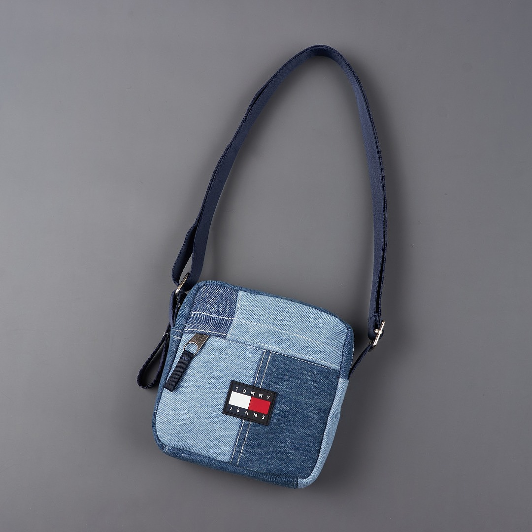 Tommy Jeans Denim Patchwork Reporter Bag · A3461 — תמונה 14