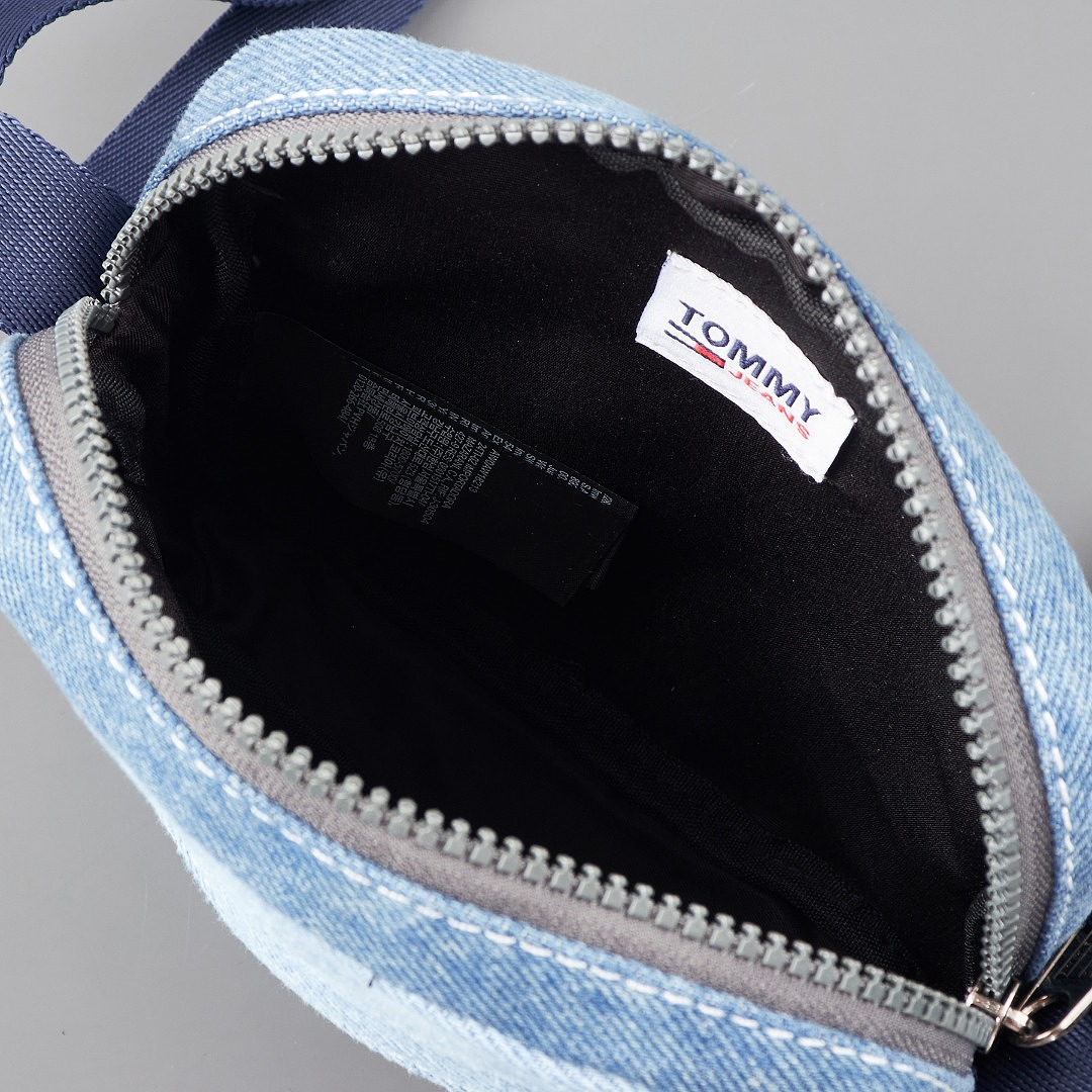 Tommy Jeans Denim Patchwork Reporter Bag · A3461 — תמונה 7