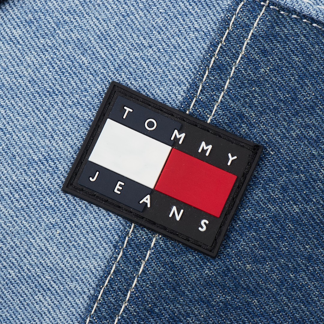Tommy Jeans Denim Patchwork Reporter Bag · A3461 — תמונה 11