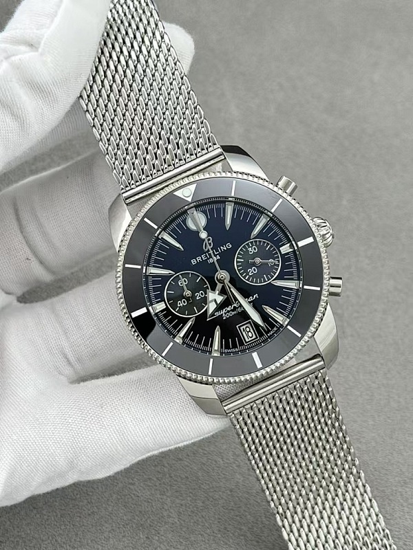 Breitling Superocean Heritage B01 Chronograph 42 · BRW11