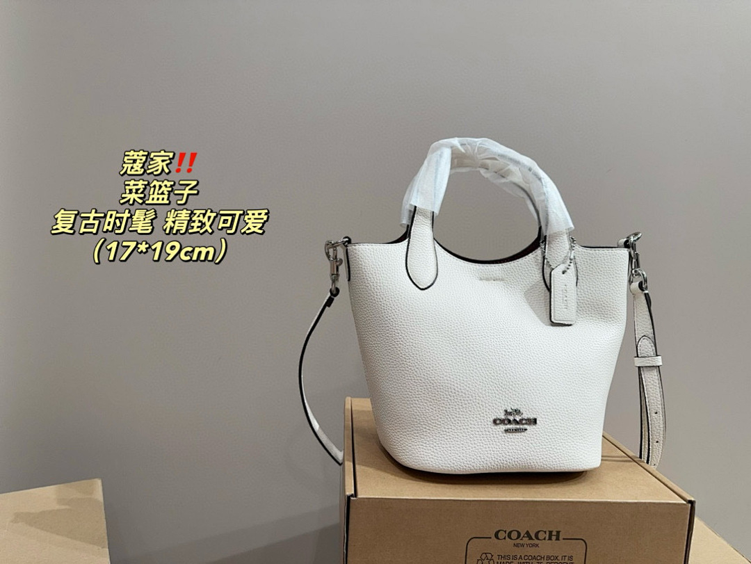 -COACH HE7820