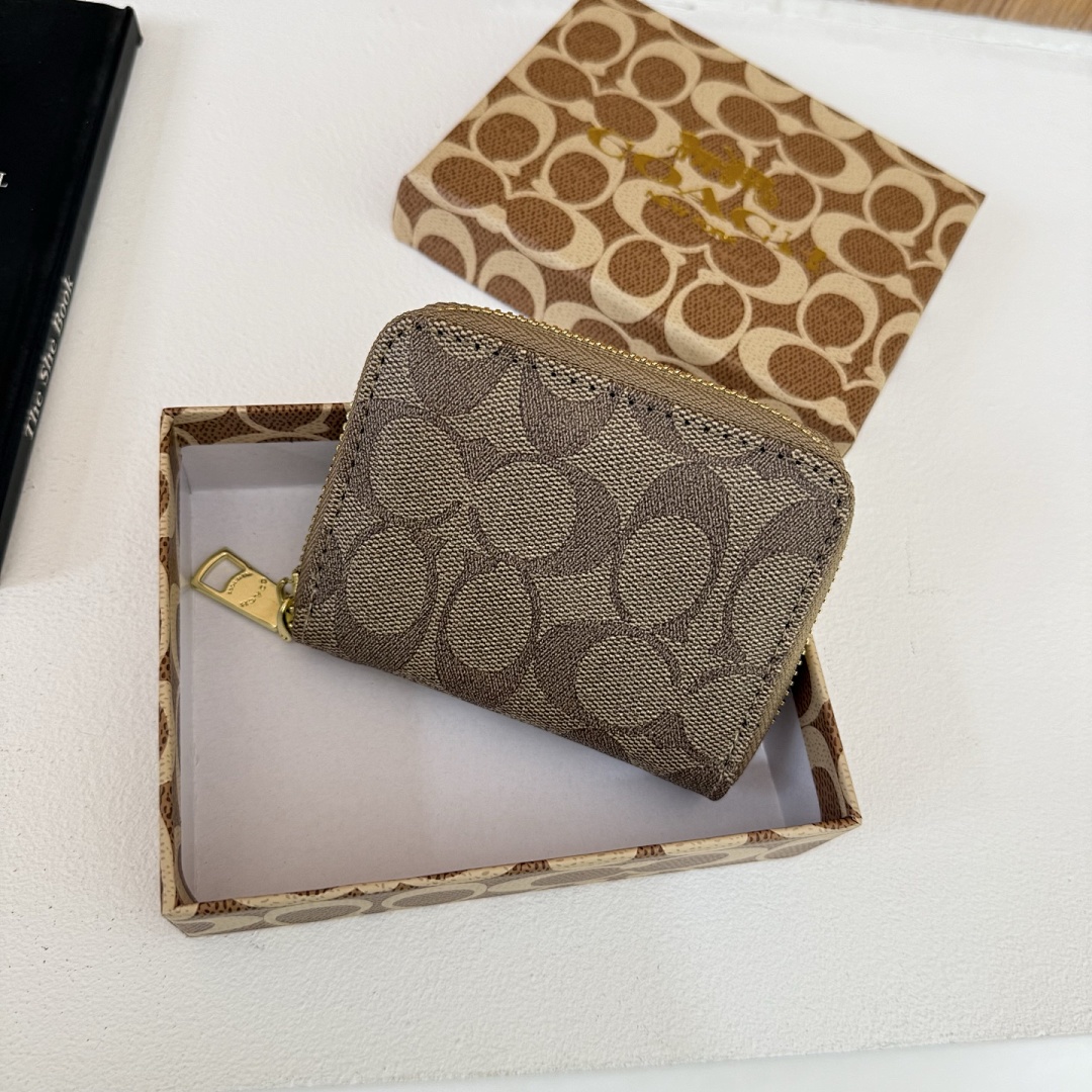 Coach HE7556