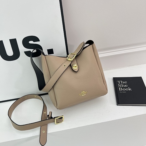 COACH HE7913