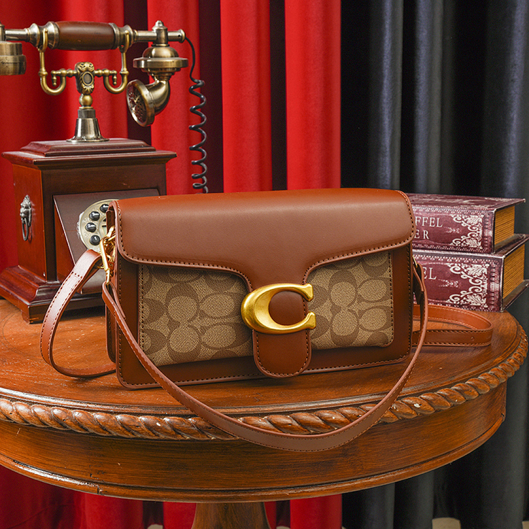 Coach HE7905