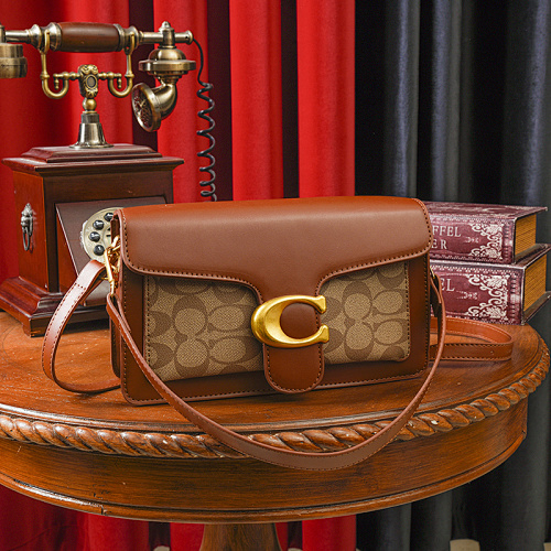 Coach HE7905